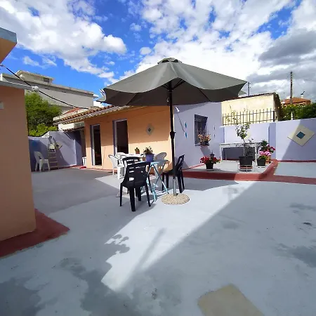 Traditional Detached House With Yard In カラマタ