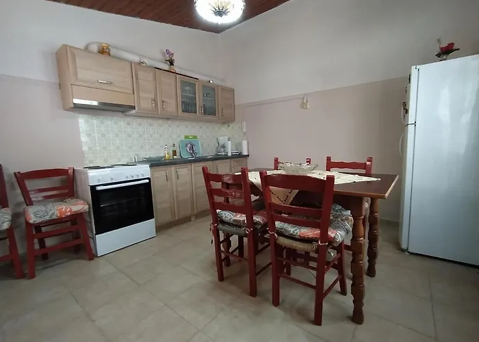 Traditional Detached House With Yard In * Kalamata