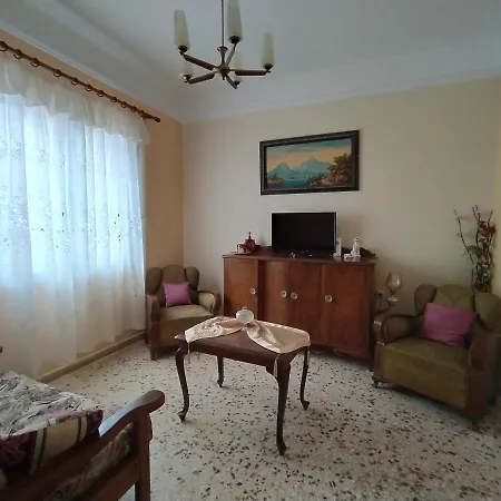 Traditional Detached House With Yard In * Kalamata
