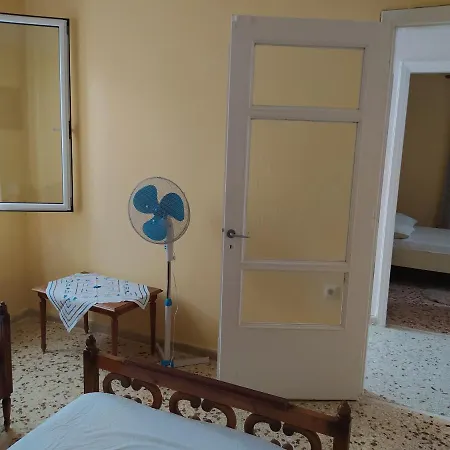 Nyaraló Traditional Detached House With Yard In