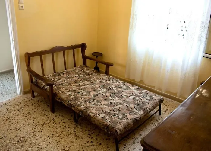 Traditional Detached House With Yard In Tatil Evi