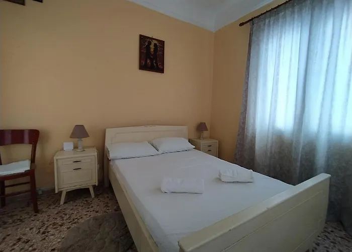 Tatil Evi Traditional Detached House With Yard In Kalamata