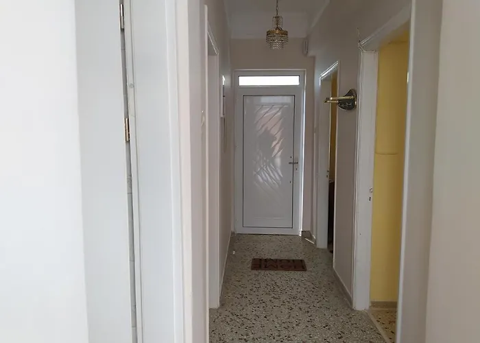 Traditional Detached House With Yard In * 칼라마타