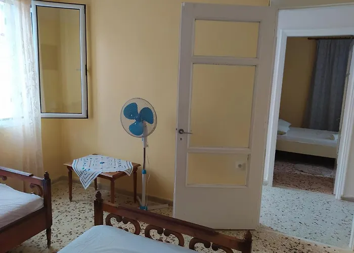 펜션 Traditional Detached House With Yard In